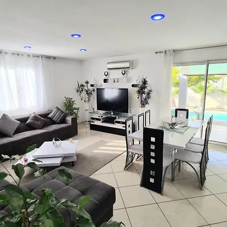 Piscine De La Garrigue Villa *