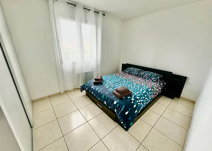 Piscine De La Garrigue * Florensac